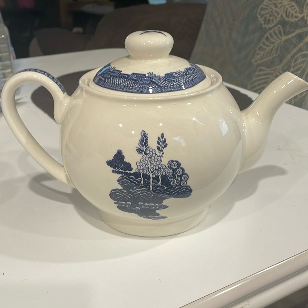 VINTAGE EMPIRE WARE TEA POT 🫖